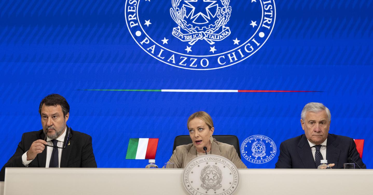 Manovra, tutte le novità: 20 euro in più alle pensioni minime, aiuto per i genitori separati, aumento sigarette