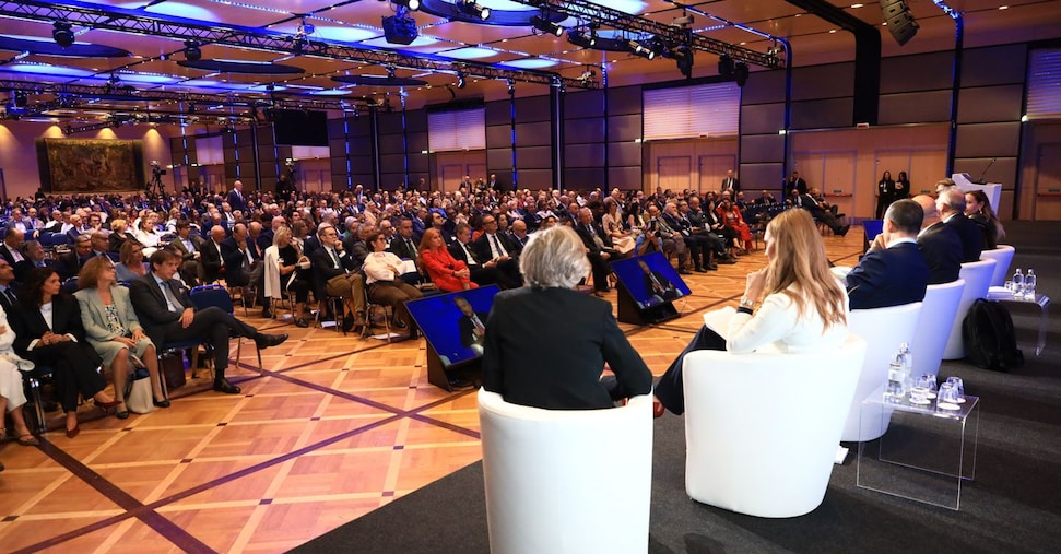 Patto di famiglia verticale per facilitare i passaggi d’azienda tra generazioni