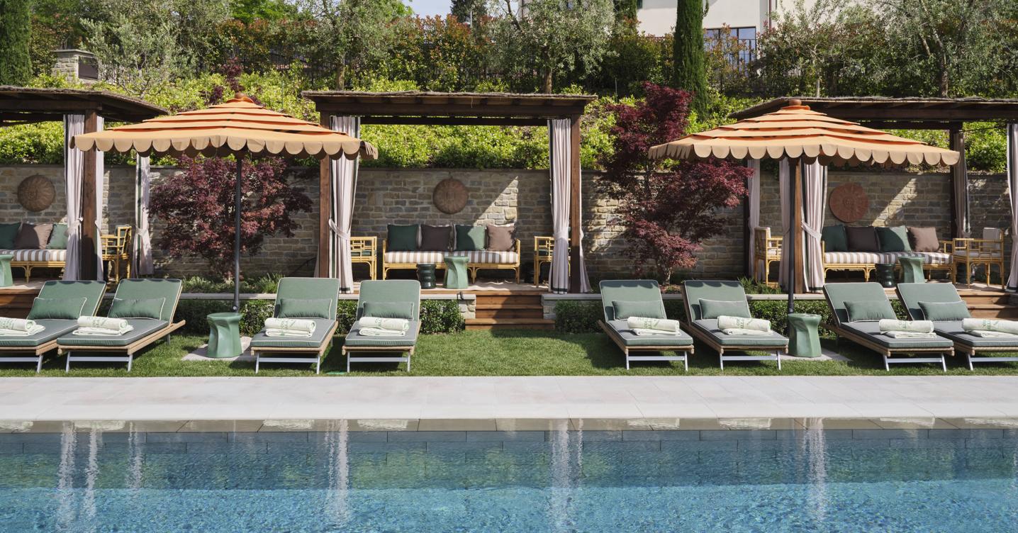 https://i2.res.24o.it/images2010/S24/Documenti/2025/10/21/Immagini/Ritagli/Collegio%20alla%20Querce_Pool_%20Closeupjpg-k8WH-U63658368772klW-1440x752@IlSole24Ore-Web.jpg