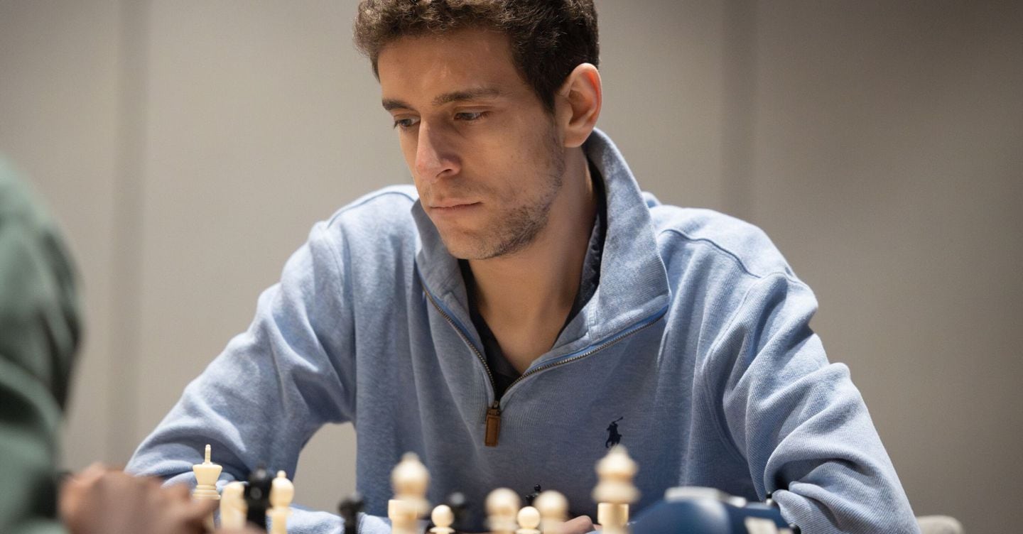 https://i2.res.24o.it/images2010/S24/Documenti/2025/10/22/Immagini/Ritagli/skynews-daniel-naroditsky-chess_7056920-U23415313066Xqq-1440x752@IlSole24Ore-Web.jpg