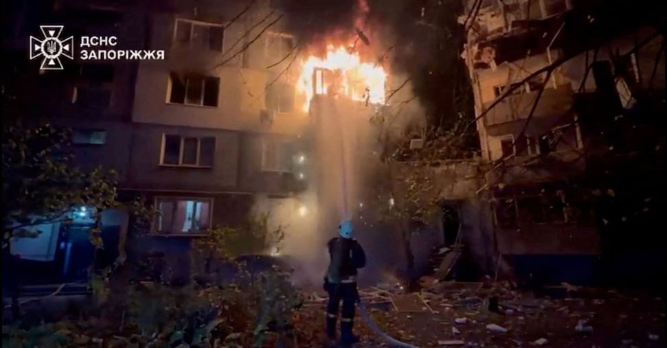 Notte di attacchi incrociati: due morti a Kiev e droni occidentali abbattuti da Mosca