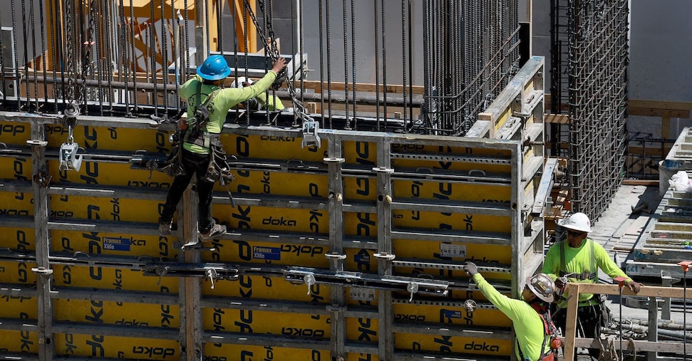 Costruzioni, cresce l’occupazione anche se frenano gli investimenti