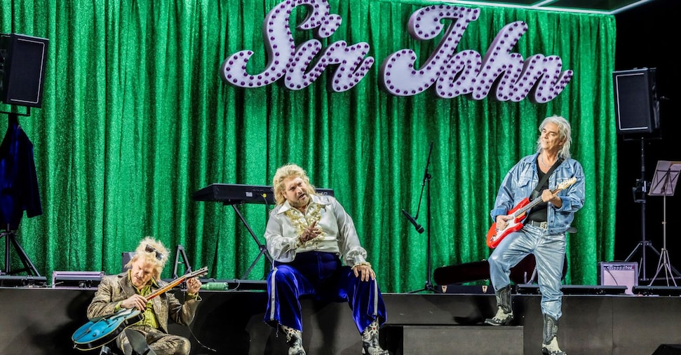 Ovazione per Falstaff rockstar fallita