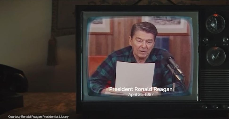 «Offesi da spot del Canada con Reagan»: Trump blocca i negoziati con Ottawa sui dazi