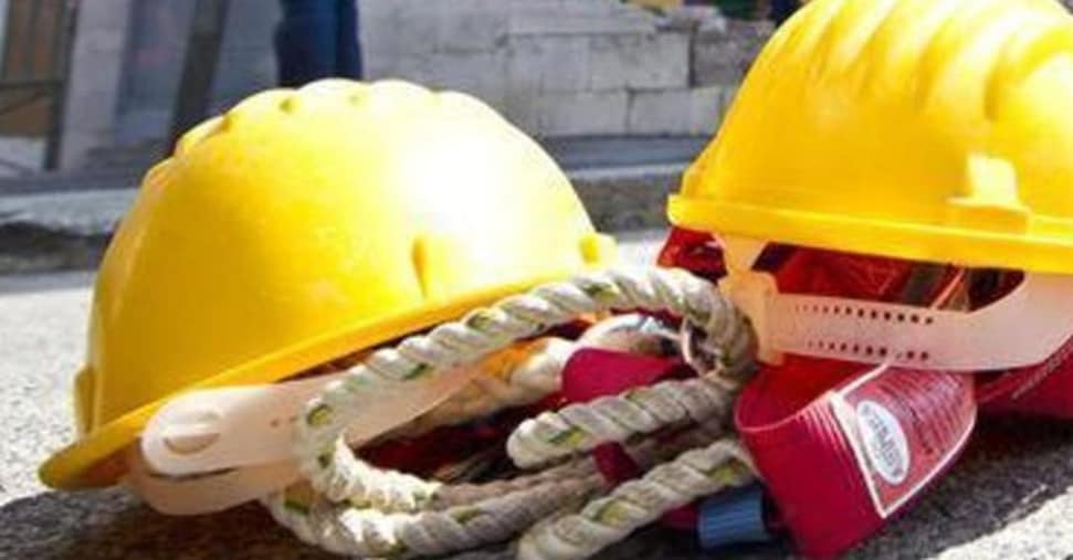 Precipita per sette metri in un cantiere, morte bianca nel Napoletano