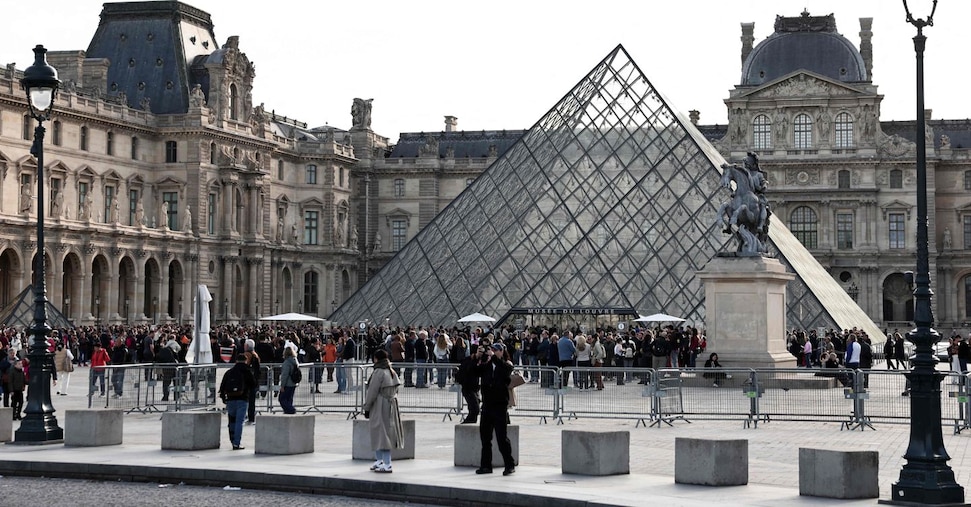 Furto al Louvre, fermati due sospetti Furto al Louvre, fermati due sospetti