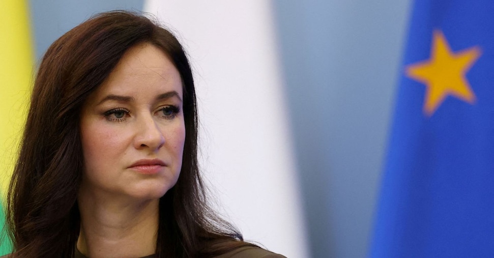 La Lituania chiude il confine con la Bielorussia: «Abbatteremo i palloni che violano il nostro spazio aereo»