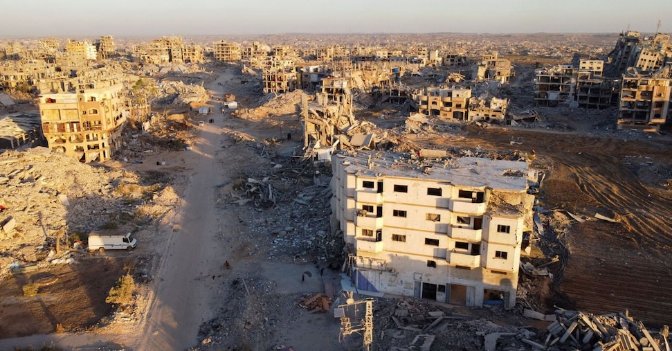 Gaza, 12 mezzi pesanti per assistere in ricerca corpi. Unwra: Israele continua a bloccare il nostro ingresso