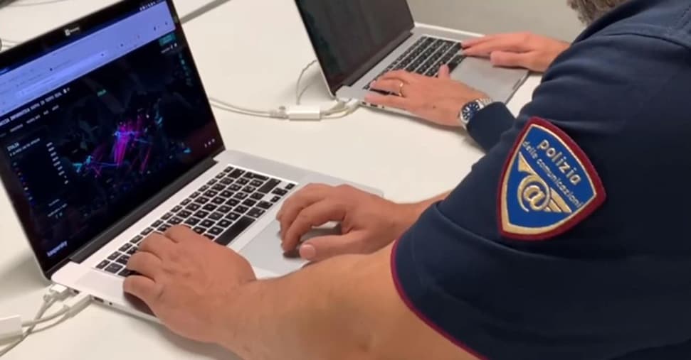 Nuovo sito sessista, da Barra a Ferragni spogliate dall’AI. Accertamenti della polizia postale Nuovo sito sessista, da Barra a Ferragni spogliate dall’AI. Accertamenti della polizia postale