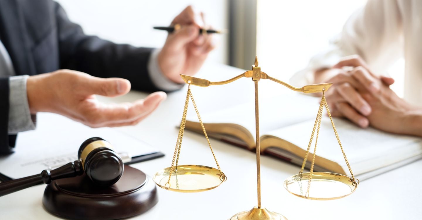 Socio di capitale in studio nelle società tra avvocati: il Cnf rinvia alla Consulta