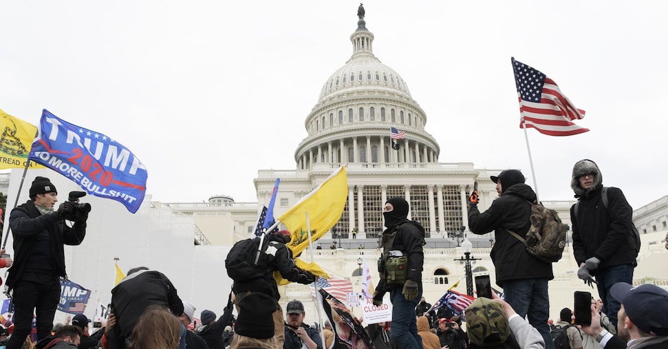 Assalto a Capitol Hill, sospesi due procuratori Usa Assalto a Capitol Hill, sospesi due procuratori Usa