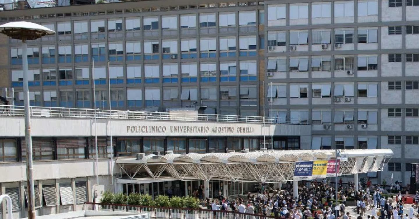 https://i2.res.24o.it/images2010/S24/Documenti/2025/10/30/Immagini/Ritagli/Policlinico-Gemelli-1200x675-U03673727182eIj-1440x752@IlSole24Ore-Web.jpeg