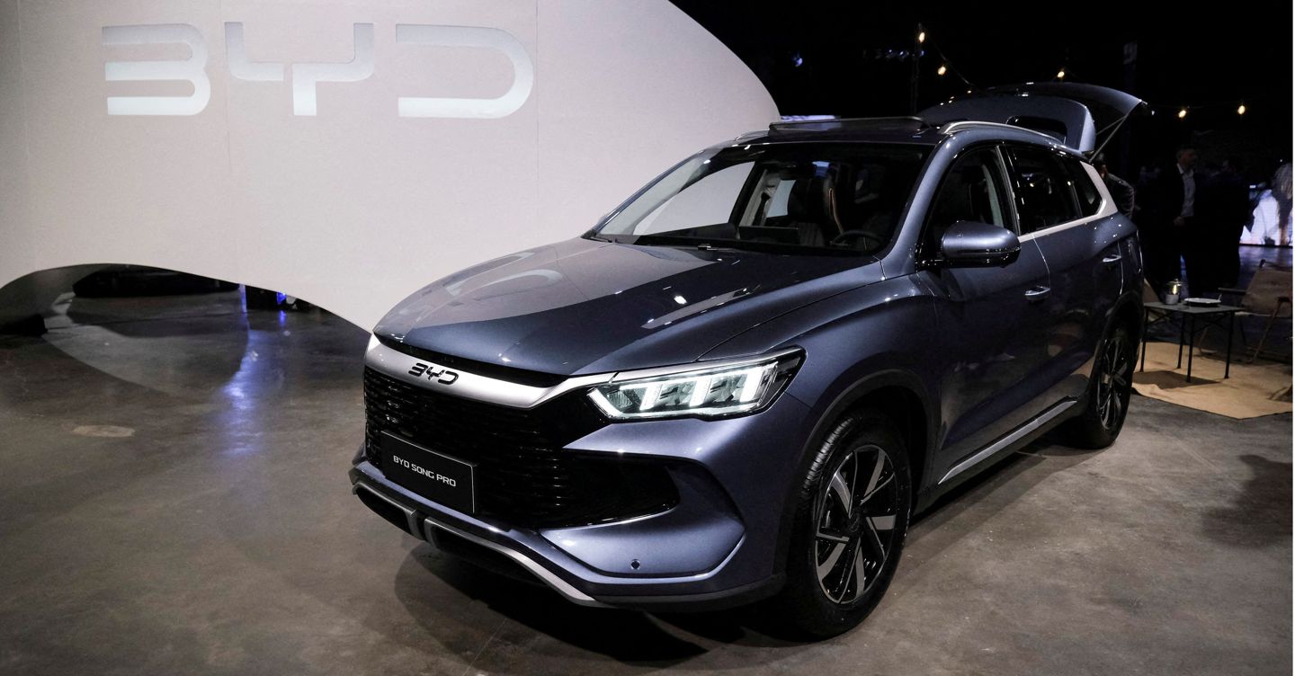 Il declino di BYD: il gigante cinese dei veicoli elettrici affronta il primo calo dell'utile netto in cinque anni