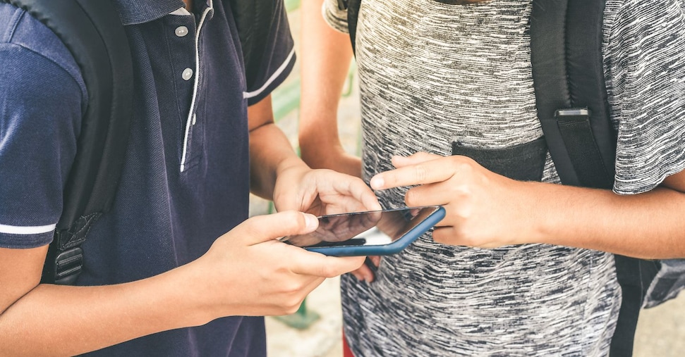 Minori e Social: nuovi paletti in arrivo, ma rimane il nodo verifica dell’età Minori e Social: nuovi paletti in arrivo, ma rimane il nodo verifica dell’età