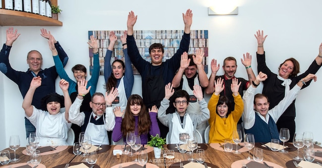 Le persone del ristorante “Da noi” che in via Lambertenghi a Como