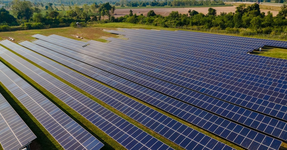 «Schema Ponzi» nel fotovoltaico: truffa da 80 milioni di euro