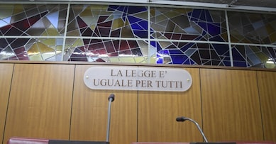 TRIBUNALE ORDINARIO AULA ACCORSIO LA LEGGE E' UGUALE PER TUTTI