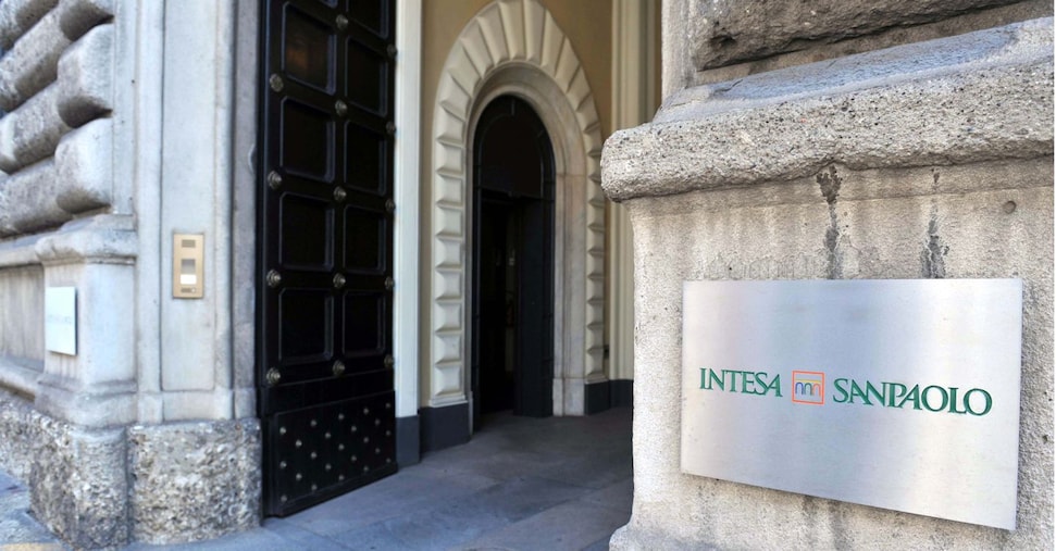 Intesa Sanpaolo oltre le stime: nei nove mesi utile a 7,6 miliardi Intesa Sanpaolo oltre le stime: nei nove mesi utile a 7,6 miliardi