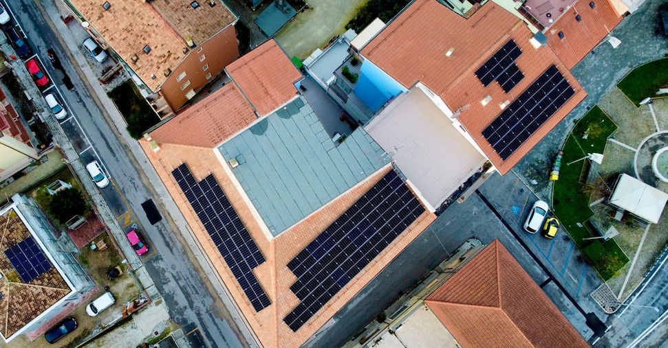«Schema Ponzi» nel fotovoltaico: truffa da 80 milioni di euro «Schema Ponzi» nel fotovoltaico: truffa da 80 milioni di euro