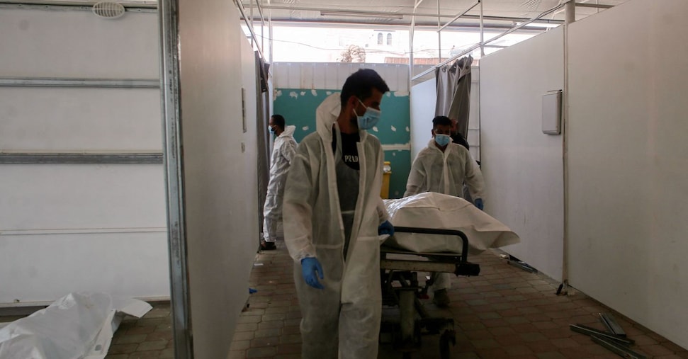 Gaza, media: «I 3 corpi consegnati non sono di ostaggi israeliani» Gaza, media: «I 3 corpi consegnati non sono di ostaggi israeliani»