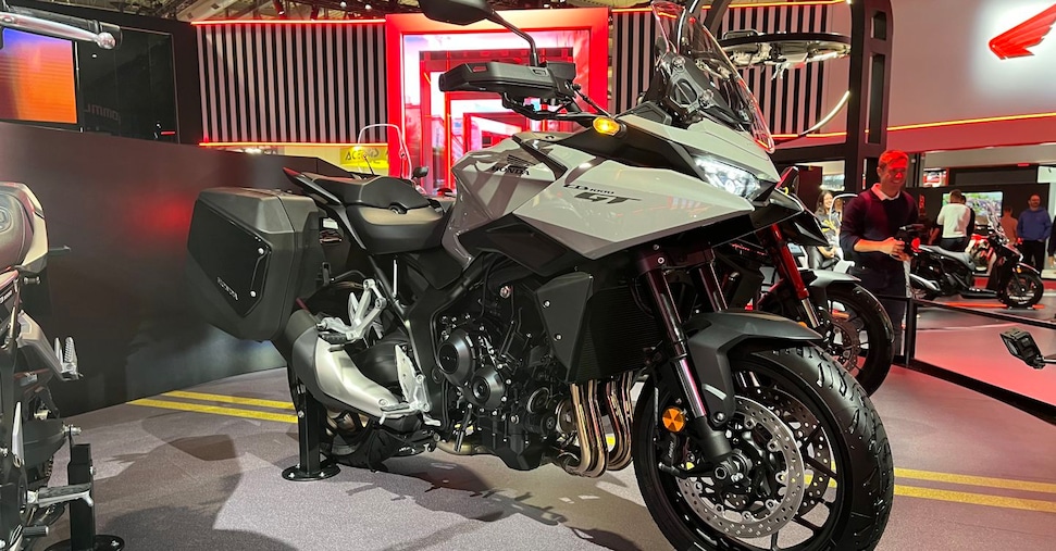 Eicma 2025, Honda presenta la Cb1000GT e la sua prima moto elettrica, la WN7
