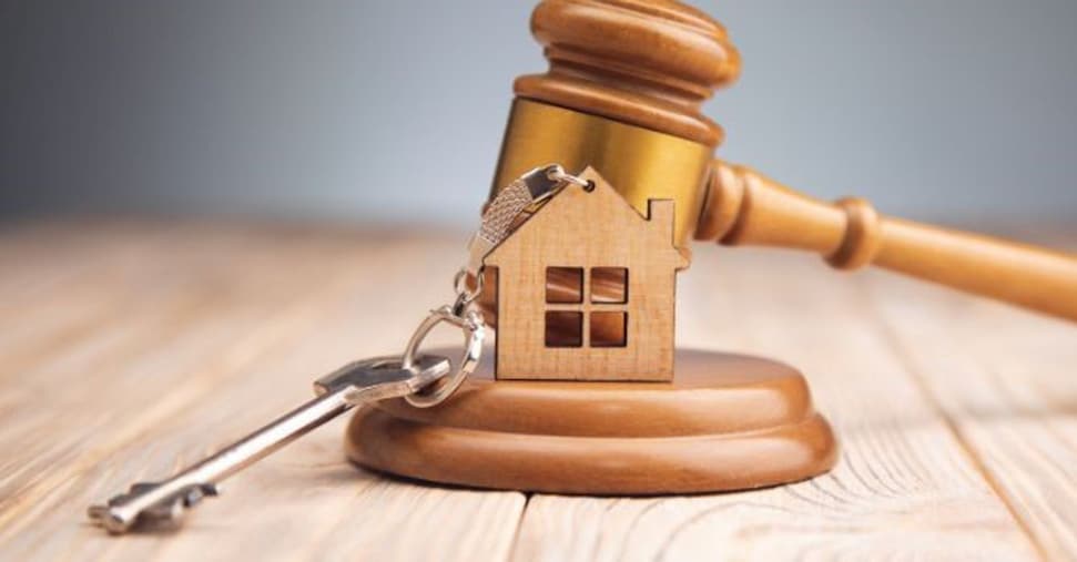 Dagli sfratti veloci al Piano casa: il cantiere della manovra per gli immobili