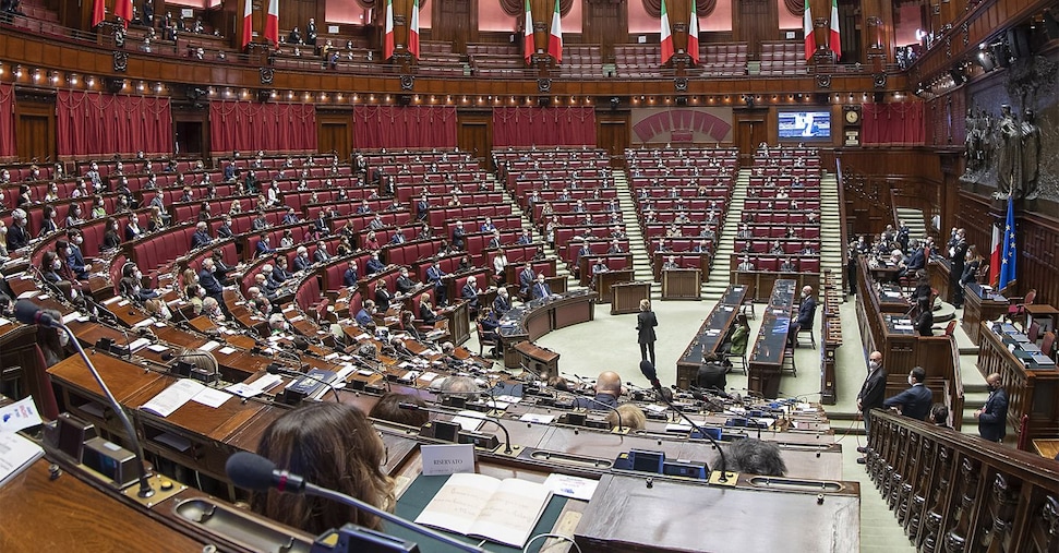 Online i redditi dei parlamentari: Meloni quasi dimezza, Nordio il più ricco