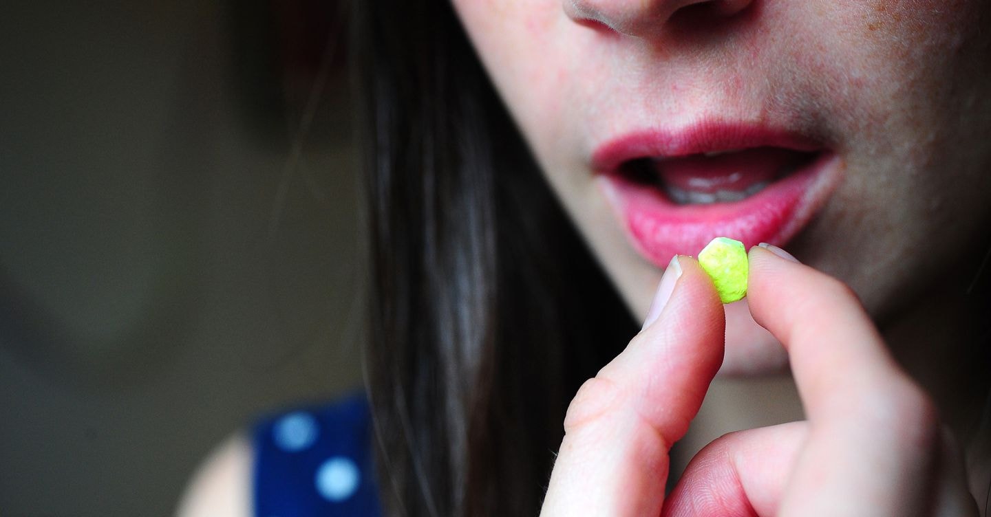 Dipendenze, Gen Z in prima linea: un giovane su 4 consuma sostanze e si «sballano» in 910mila