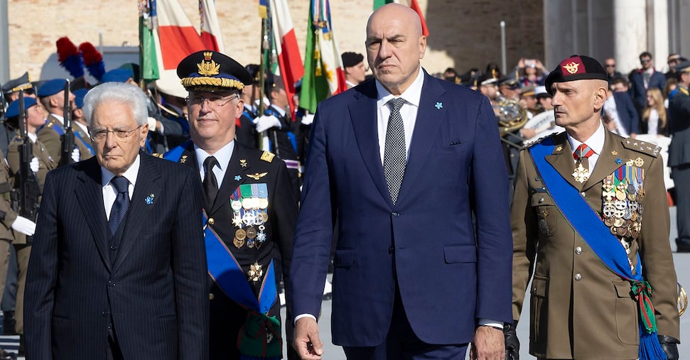 4 novembre, Mattarella: «Nuovi conflitti, serve una Difesa europea». Crosetto: «Oggi la pace non è più scontata»