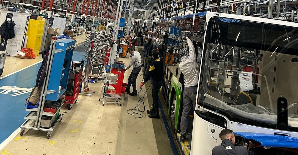 Menarini consegna la prima commessa estera: 200 autobus alla città di Atene