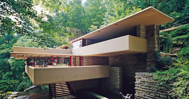 La Casa sulla cascata progettata da Frank Lloyd Wright a Pittsburgh in Pennsylvania, 1935. © NPL – DeA Picture Library/Bridgeman Images