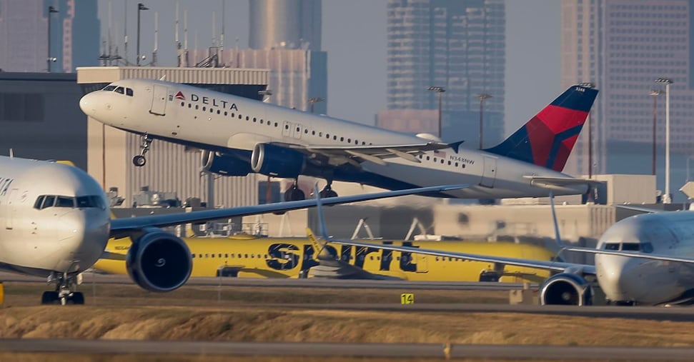 Shutdown, Trump riduce traffico aereo: 44mila voli cancellati in 40 aeroporti