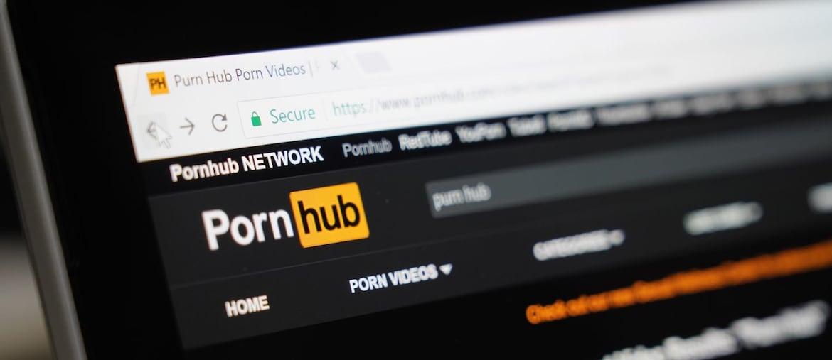 Blocco dei siti porno ai minori, si parte il 12 novembre: i dubbi e le nuove regole