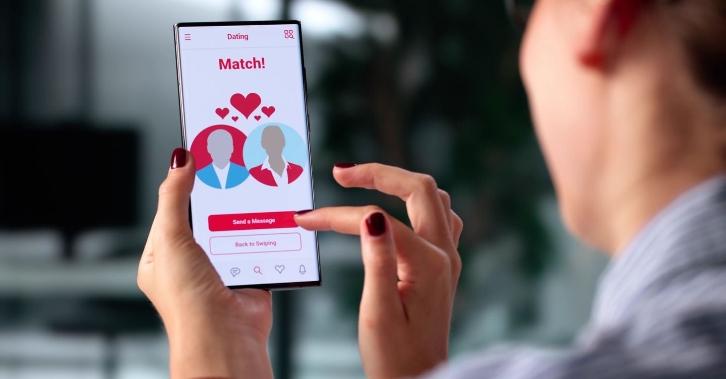 Relazioni sintetiche nell'era dell'intelligenza artificiale: il libro di Davide Bennato esplora il futuro del sesso, delle relazioni e dell'intimità