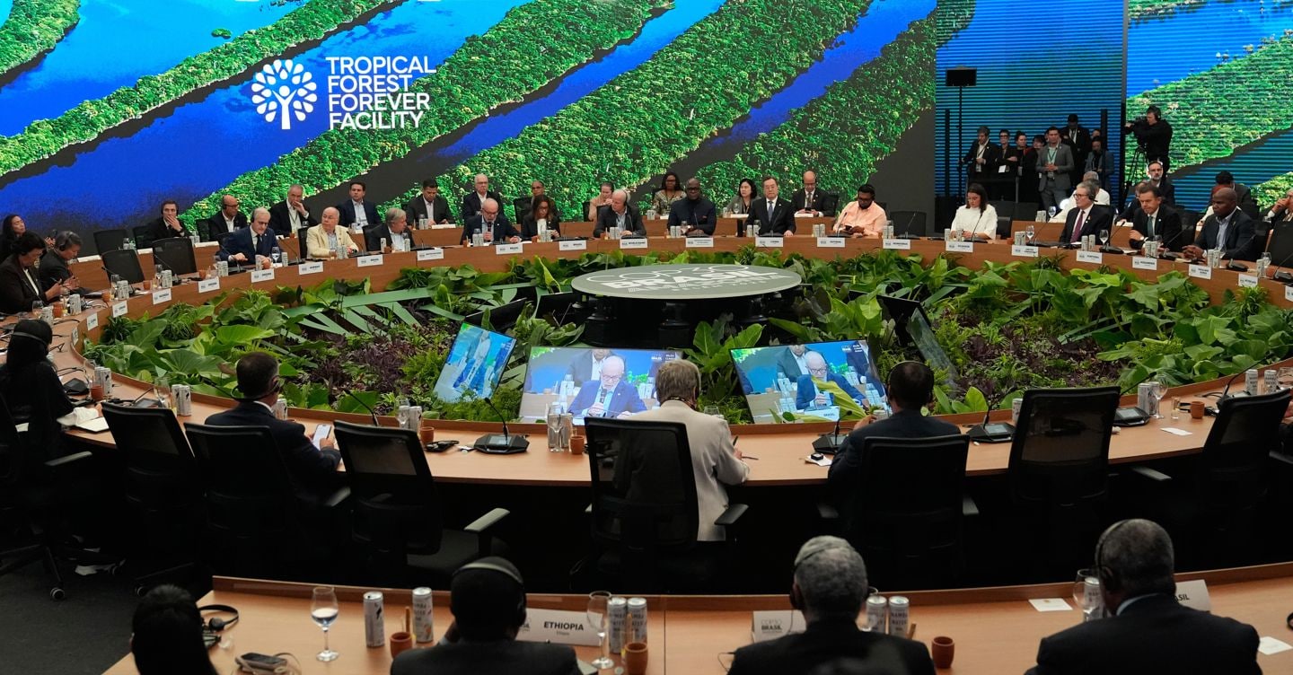 Crisi climatica: il cardinale Parolin sottolinea l'impatto umanitario devastante e la necessità di azioni immediate per proteggere il pianeta e le sue risorse