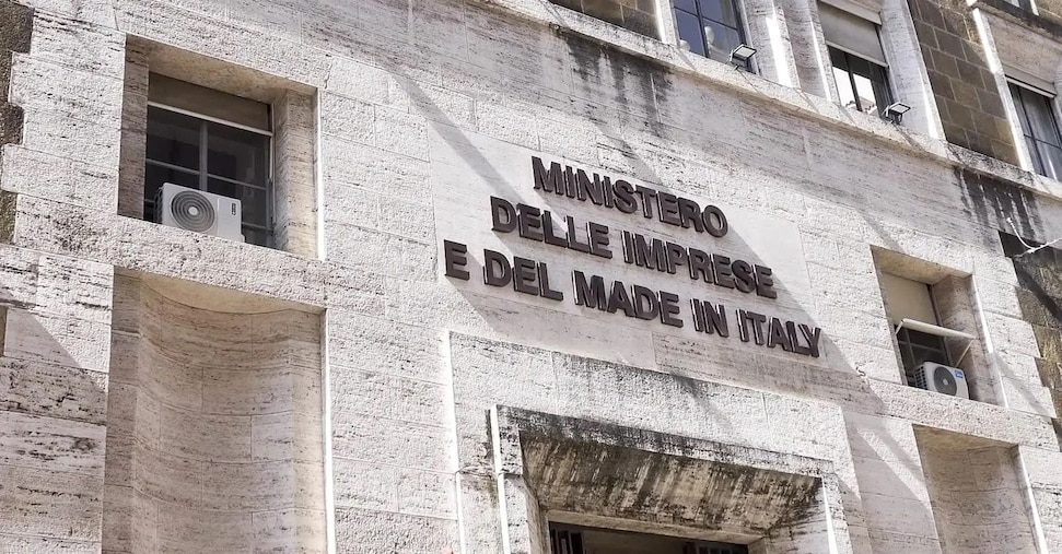 Al ministero 69 tavoli aperti per risolvere le vertenze in corso