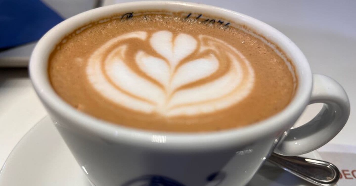 «Cappuccino World Day», un quarto dei consumi italiani arriva dopo le 12