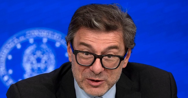 Il ministro dell’Economia Giancarlo Giorgetti, durante la conferenza stampa a palazzo Chigi dopo il Cdm., Roma, 17 ottobre 2025.  ANSA/MASSIMO PERCOSSI
