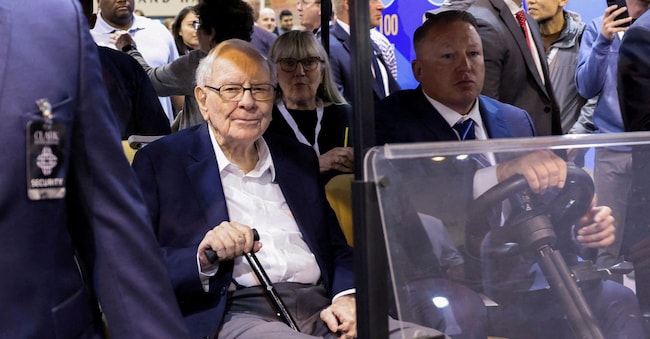  Il presidente di Berkshire Hathaway Warren Buffett partecipa all'assemblea annuale degli azionisti di Berkshire Hathaway Inc a Omaha, Nebraska, Stati Uniti, 3 maggio 2024. REUTERS/Scott Morgan/File Photo