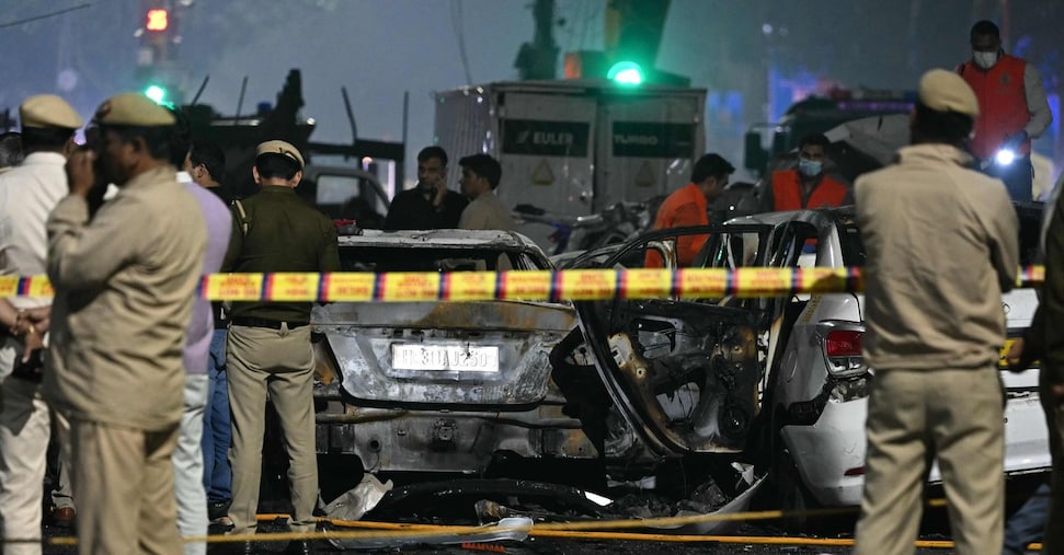 India, 8 morti a Delhi per l’esplosione di un’auto