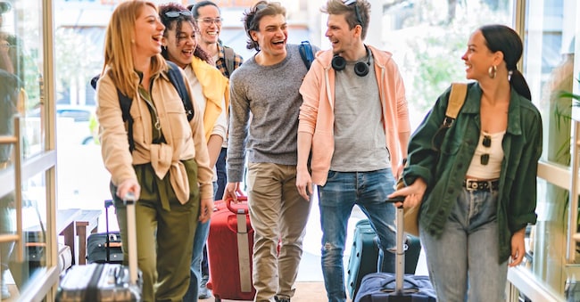 AdobeStock_586883412_20251110204016-U58757527500QNe-1440x752@IlSole24Ore-Web Fuga dei cervelli Gen Z: i dati reali smontano la retorica e raccontano un’Italia che non funziona