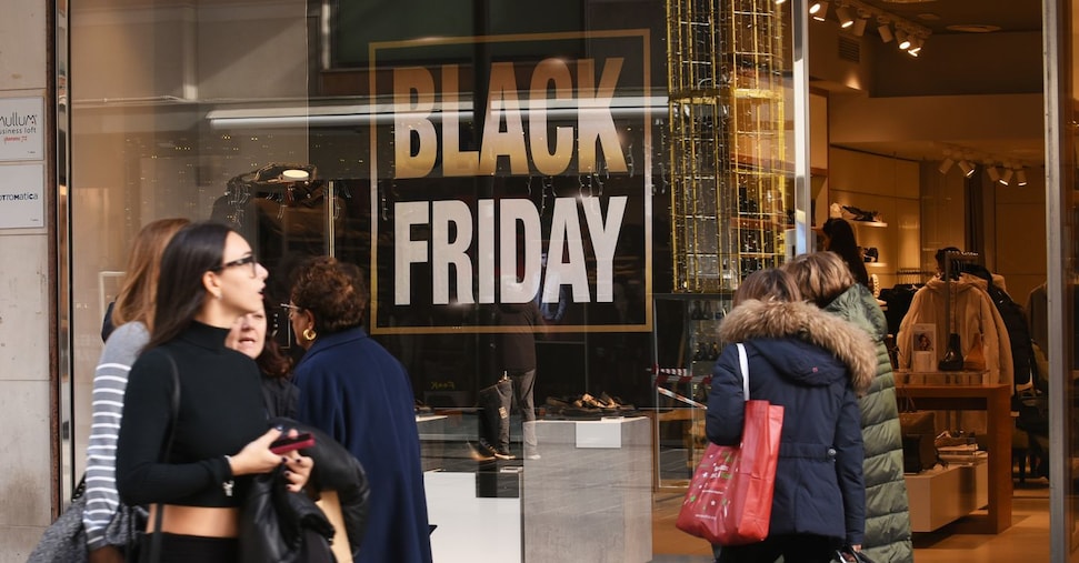 Black Friday, spesa media di 220 euro (più di Francia e Spagna)