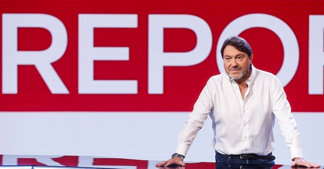 Il giornalista e conduttore Sigfrido Ranucci posa per i fotografi nello studio del programma televisivo della Rai “Report”, Roma, 07 novembre 2025.