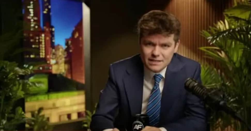 Nick Fuentes, l’influencer dell’odio che mette in crisi anche i conservatori Usa