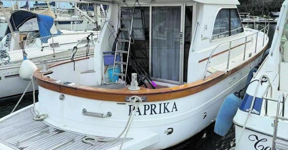 In Campania è scontro sulla barca di Fico. Il centrodestra: «Ormeggio privilegiato». Lui replica: «È solo un gozzo»