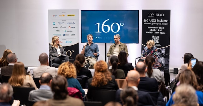 Confronto vivace. Al centro, Carlo Mazzoni e Silvio Campara. Alla loro sinistra e destra, Chiara Beghelli e Giulia Crivelli, della redazione Moda del Sole 24 Ore.