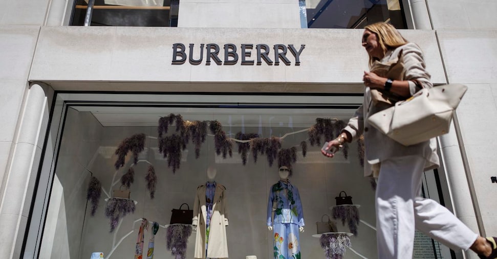 Burberry, i ricavi del trimestre battono le stime grazie alla Cina