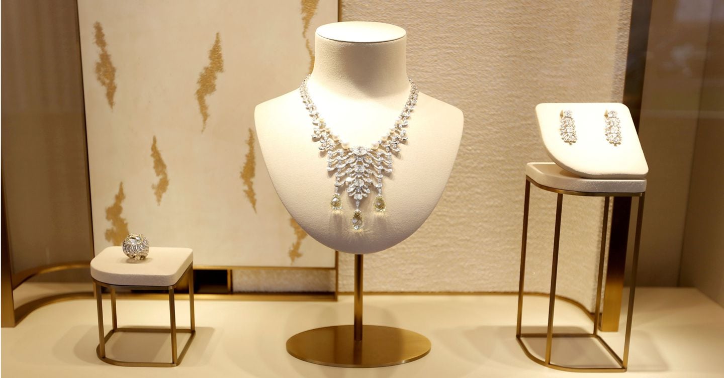 Richemont registra crescita delle vendite del 14 % nel secondo trimestre, superando le previsioni degli analisti