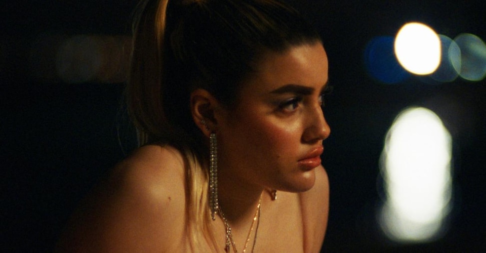 “Una ragazza brillante”, un ritratto adolescenziale dall’esito altalenante