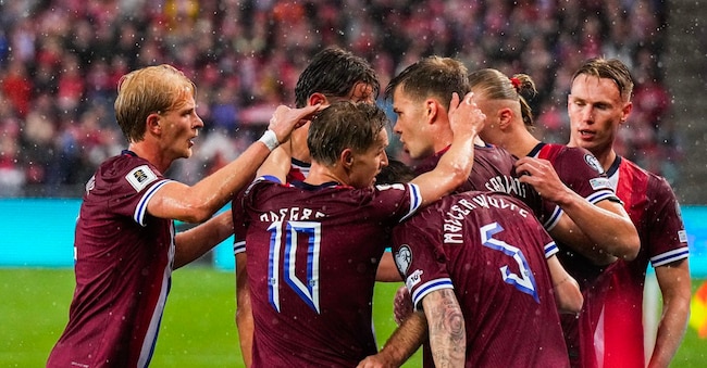 Il norvegese Alexander Soerloth (3-R) festeggia con i compagni di squadra dopo aver segnato il gol dell'1-0 durante la partita di qualificazione alla Coppa del Mondo FIFA 2026 tra Norvegia e Italia allo stadio Ullevaal di Oslo, Norvegia, il 6 giugno 2025.( EPA/Cornelius Poppe)